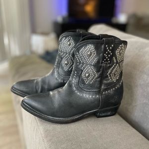Frye Boots Women’s 7.5 Black